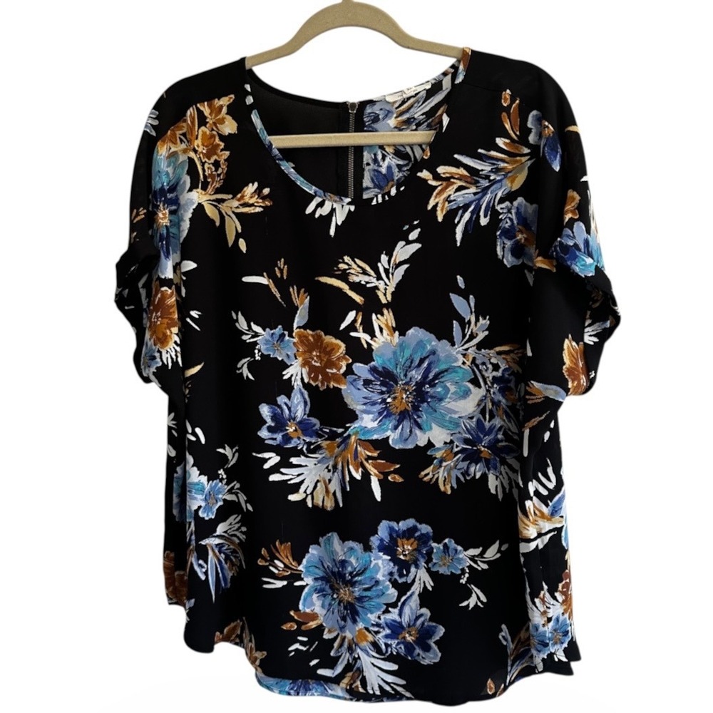 Maurices Womens XL Floral Blouse Black Blue Short Sleeve Zipper Back Top | 0135